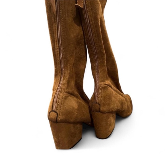 Stylish Tan Women's Knee High Suede Boots - Picture 2 of 3